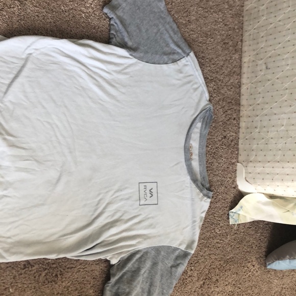 RVCA top - Picture 1 of 2